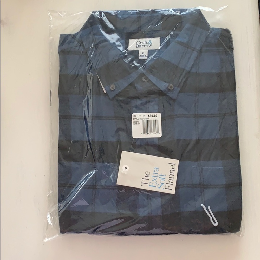 Men’s blue and black checkered flannel